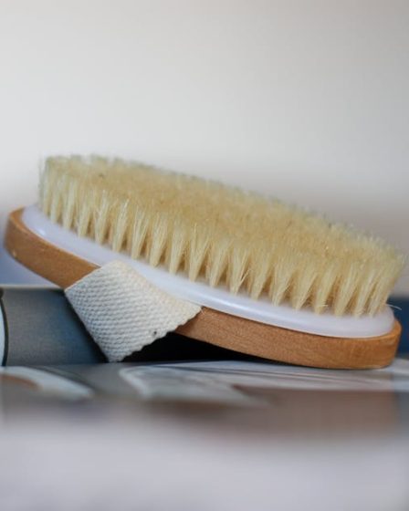 8 Best Compact Beauty Tools for Women Traveling Abroad in 2024