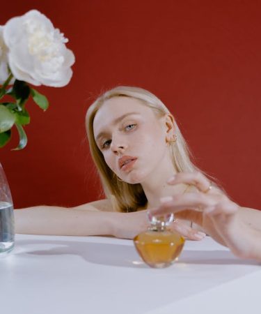 Fragrance for Women in Islam: What’s Actually Permitted