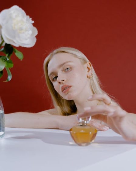 Fragrance for Women in Islam: What’s Actually Permitted