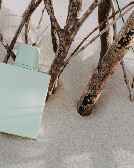 Fragrance for Women Over 60: 5 Mistakes That Make You Smell Older Fragrance for Women Over 60: 5 Mistakes That Make You Smell Older