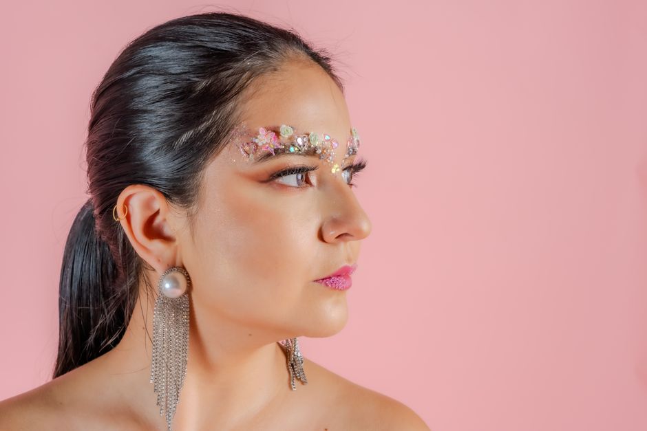 Latina Eye Makeup Tutorial: 5 Steps for a Sultry, Long-Lasting Look